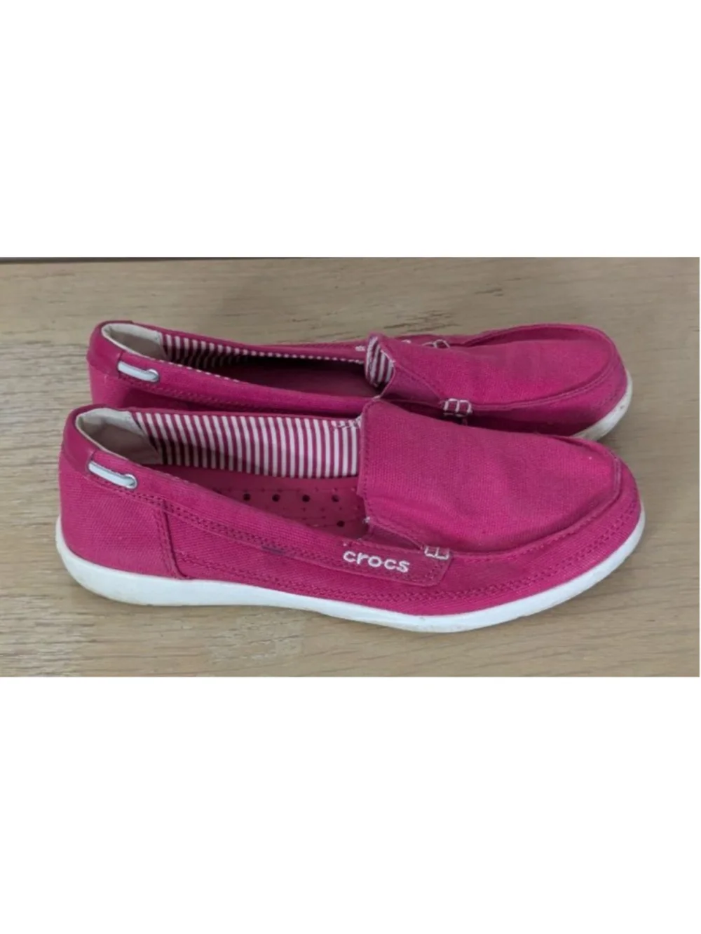 Women's Crocs Pink Canvas Loafers Size 8 with White Trim